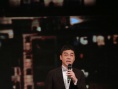 劉青云奪最佳男主登臺領(lǐng)獎 發(fā)表感言難掩激動