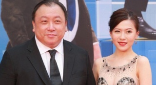 王晶携爱女王子涵亮相红毯 电影世家金像奖常客