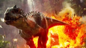 《侏罗纪世界》中文预告片 人造混血恐龙生吞人类