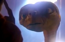 《E.T.外星人》预告片 小小外星人善良男孩好伙伴