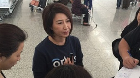 關(guān)詠荷山區(qū)行善曝女兒拒捐玩具 反駁張家輝指控