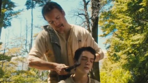 《西部慢调》中文片段 法斯宾德为少年野外刮胡