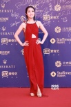 杨千嬅红裙美艳肤若凝脂 特殊剪裁设计尽显纤瘦