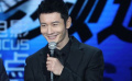 黄晓明获封“年度男神” 英文致谢自称“精神好”