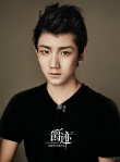 TFBOYS王源打籃球秀球技 彈跳力驚人被指作假