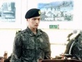 金在中獲全連新兵第一 為養(yǎng)母戴康乃馨慶母親節(jié)