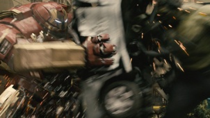 《复仇者联盟2》首发中文片段 绿巨人大战钢铁侠