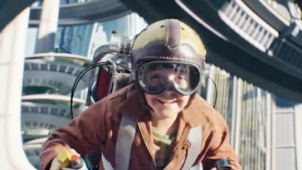 《明日世界》精彩片段 少年乘飞行器遨游新世界