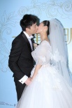 《甄嬛》安小主陶昕然举行婚礼 与老公甜蜜拥吻