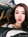 拍到了！柯震東與李毓芬逛街親密依偎宛如情侶