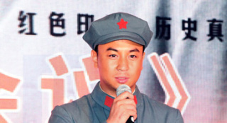 天生娃娃臉 釋小龍二十七歲變身“連長(zhǎng)”有點(diǎn)難