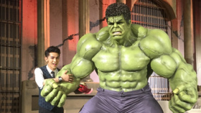 汪东城“直捣”英雄展 自夸腹肌不输美国队长