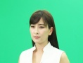 “老朋友”马苏白衣亮相 脚踩恨天高显女神气质