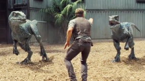 《侏罗纪世界》中文片段 饲养员失足不慎掉进龙园