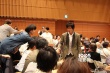《积爱之人》试映 佐藤浩市携“妻”共筑爱心墙