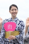 《海街日记》主创重返拍摄地 四主演着浴衣美艳