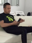 杨坤澄清同性恋传闻：无意间在Gay吧门口等朋友
