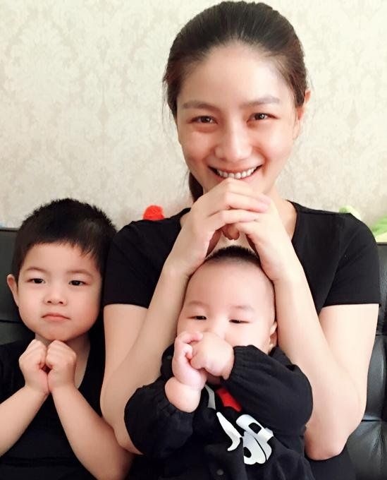 张亮再当爸黄磊小女儿曝光 盘点生二胎明星夫妻