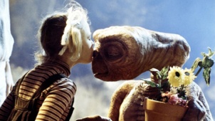 世界电影的今天： 科幻经典《外星人E.T》首映