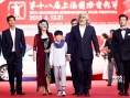 張紀(jì)中攜《戰(zhàn)神蚩尤》劇組現(xiàn)身 藍(lán)正龍陽光帥氣