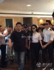 李晨緊牽范冰冰錄節(jié)目一路呵護(hù) 秀恩愛停不下來
