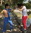 邓建国90后孕妻与男子约会秀亲密 或为孩子生父