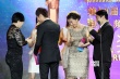 2014年度影片大奖揭晓 耿乐为三位制片亲切颁奖