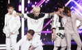 男團UNIQ獻唱歌曲《EOEO》 青春活力舞動全場