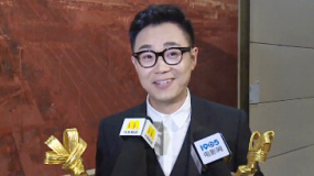 董成鹏后台受访 获新人导演、男演员双奖超紧张