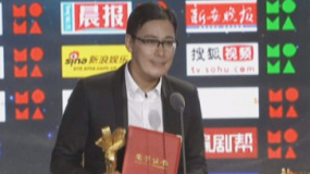 《十二公民》斩获最佳编剧奖 张嘉佳登台颁奖