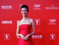 《真相禁区》车晓抹胸红裙现身 热依扎鱼尾裙美艳