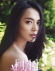 姚晨盛夏封面來襲恬淡愜意 陽光泳池濕發(fā)性感