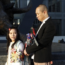 我爸比我小四歲