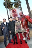 《进击的巨人》全球首映 水原希子露乳春马萌帅
