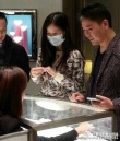 網(wǎng)曝奶茶妹妹現(xiàn)身知名婦產(chǎn)醫(yī)院 衣著寬松或為孕檢