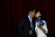 周迅高圣遠(yuǎn)熱吻慶結(jié)婚周年 范曉萱與阿雅激吻