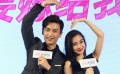 Angelababy烈焰红唇秀恩爱 携陈晓示范“求婚舞”