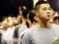 郑允浩剃圆寸入伍 东方神起将迎两年事业空白期