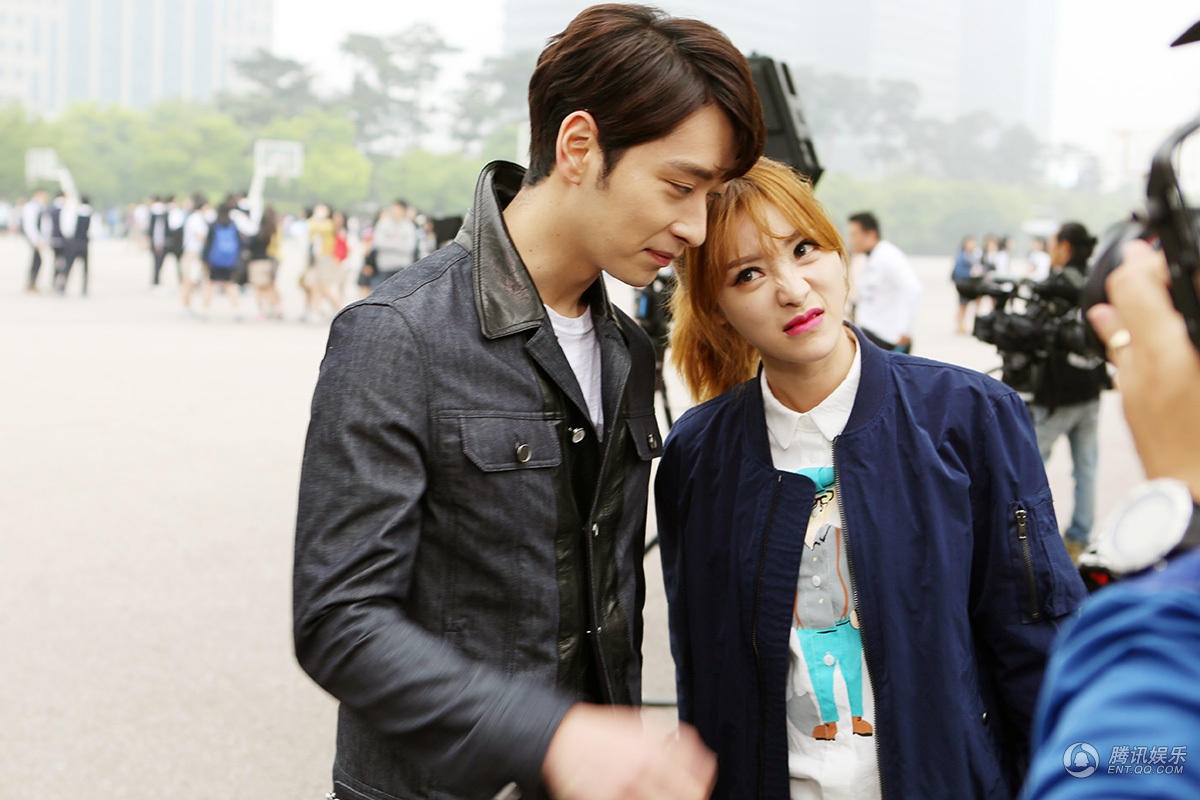 共30张 暌违一年之久,柳岩,黄灿盛这对"火山岩夫妇"再次相聚,作为"