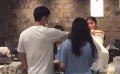 李晨、范冰冰牵手逛街买家居用品 疑二人已同居
