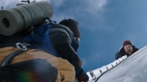 《绝命海拔》新预告 乔什·布洛林空中行走遭雪崩