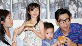 Poppy夏天和品冠兒子超萌亮相 現(xiàn)場(chǎng)PK愛的漢堡