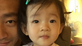汪小菲晒与爱女自拍 小玥儿圆肚滚滚萌翻网友