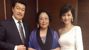 趙雅芝與大4歲斯琴高娃合影 網(wǎng)友：兩位都是女神