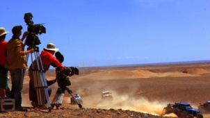 《狂野飞车》沙漠拍摄屡遇困难 死亡之海高温难耐