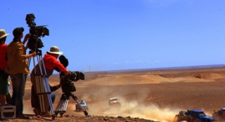 《狂野飞车》沙漠拍摄屡遇困难 死亡之海高温难耐