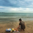 歐弟抱愛犬遺體看大海 與妻一起送其最后一程