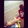 歐弟抱愛犬遺體看大海 與妻一起送其最后一程