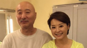 42歲袁立曬與陳佩斯合影 緊張嬌羞似小女生