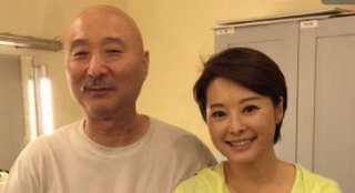 42歲袁立曬與陳佩斯合影 緊張嬌羞似小女生